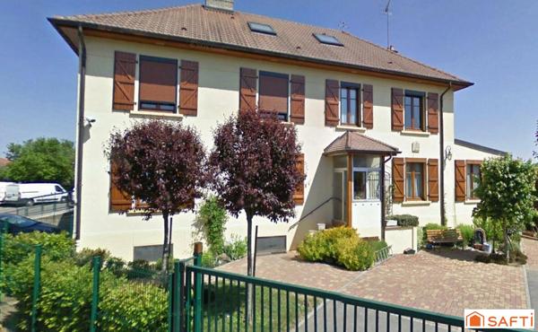 Spécial investisseur : vaste ensemble immobilier mixte incluant un local commercial et 4 appartements loués