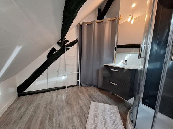 À LOUER - Appartement 2 Pièces en Duplex MEUBLÉ