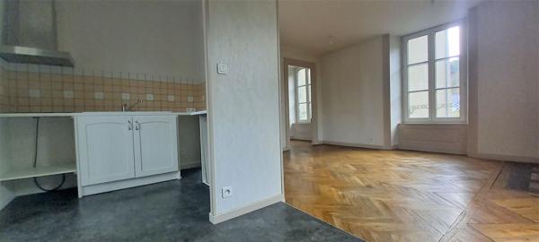 Location appartement Saint-Flour - 2 pièce(s) - 48 m² - 460 € par mois