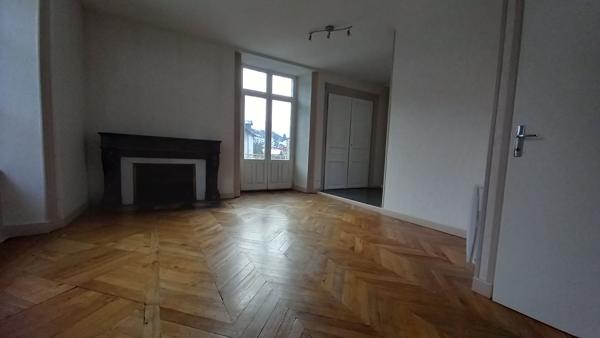 Location appartement Saint-Flour - 2 pièce(s) - 48 m² - 460 € par mois