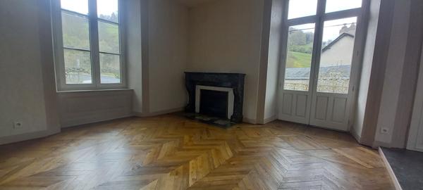 Location appartement Saint-Flour - 2 pièce(s) - 48 m² - 460 € par mois