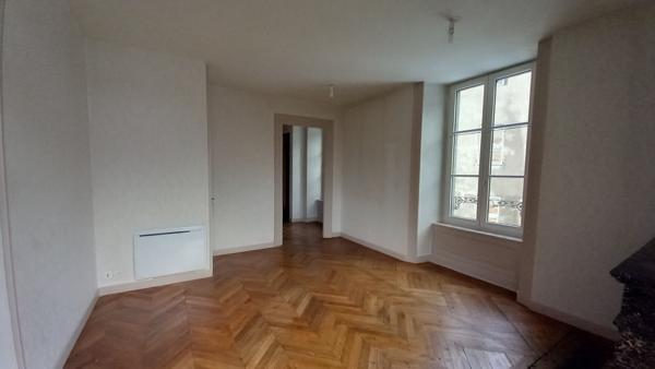 Location appartement Saint-Flour - 2 pièce(s) - 48 m² - 460 € par mois