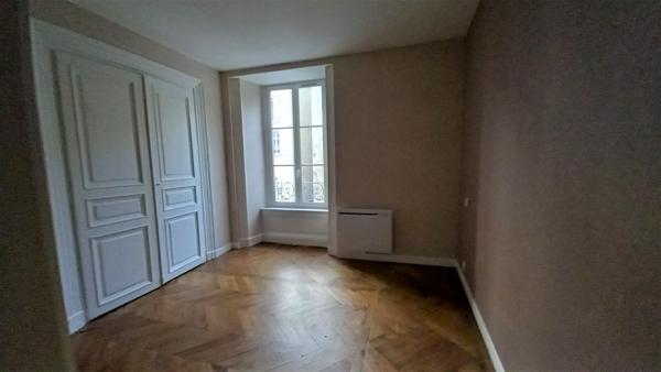 Location appartement Saint-Flour - 2 pièce(s) - 48 m² - 460 € par mois