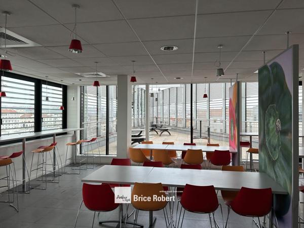 Bureaux à louer Lyon Part-Dieu immeuble grande surface proche transports