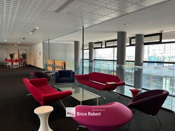 Bureaux à louer Lyon Part-Dieu immeuble grande surface proche transports