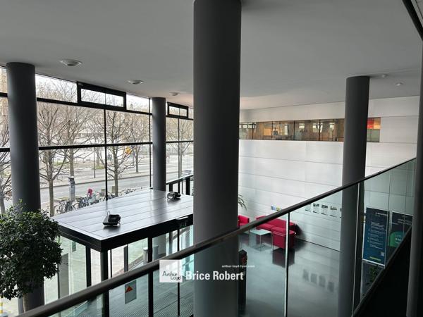 Bureaux à louer Lyon Part-Dieu immeuble grande surface proche transports