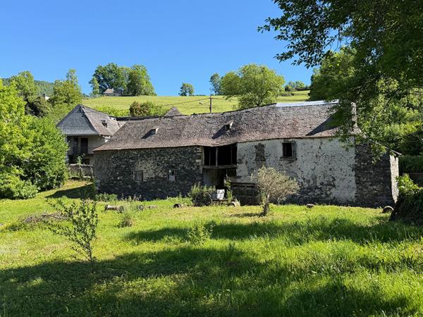 Maison avec dépendance attenante a rénover entiérement 09800 Villeneuve Villeneuve