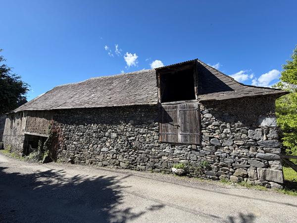 Maison avec dépendance attenante a rénover entiérement 09800 Villeneuve Villeneuve
