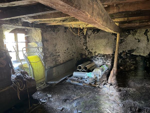 Maison avec dépendance attenante a rénover entiérement 09800 Villeneuve Villeneuve