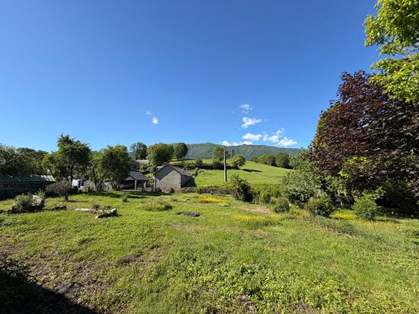 Maison avec dépendance attenante a rénover entiérement 09800 Villeneuve Villeneuve