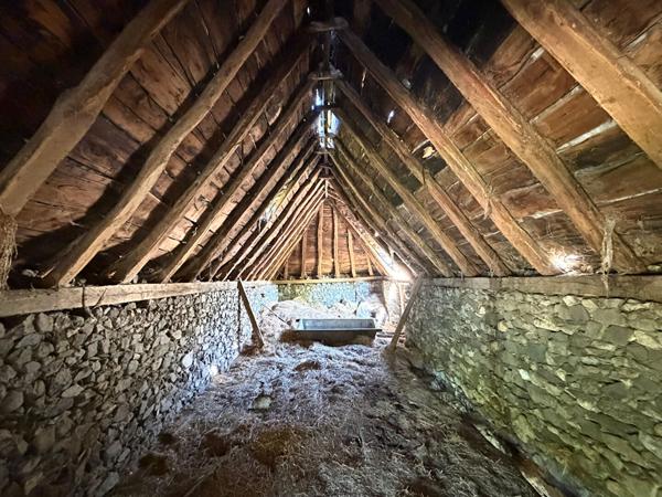 Maison avec dépendance attenante a rénover entiérement 09800 Villeneuve Villeneuve