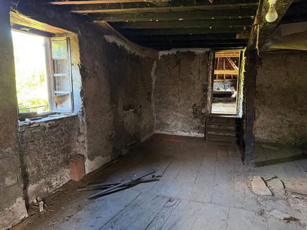 Maison avec dépendance attenante a rénover entiérement 09800 Villeneuve Villeneuve