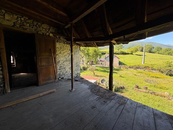 Maison avec dépendance attenante a rénover entiérement 09800 Villeneuve Villeneuve