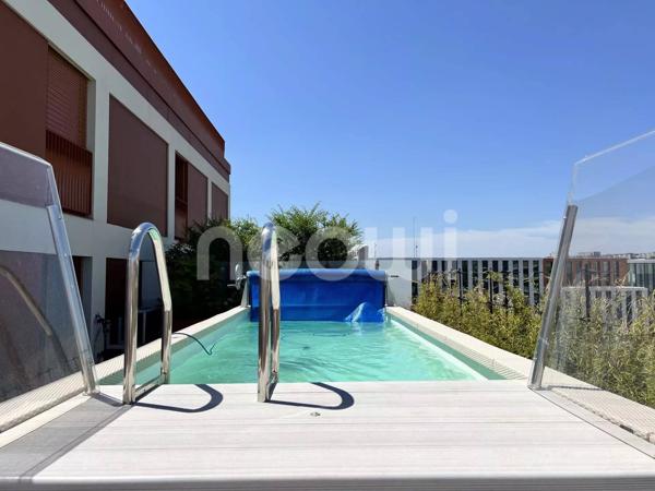 DUPLEX DERNIER ÉTAGE DE 107 M2 + 130 M2 DE TERRASSE AVEC PISCINE