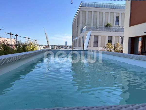 DUPLEX DERNIER ÉTAGE DE 107 M2 + 130 M2 DE TERRASSE AVEC PISCINE