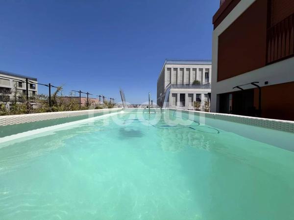 DUPLEX DERNIER ÉTAGE DE 107 M2 + 130 M2 DE TERRASSE AVEC PISCINE