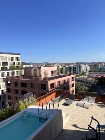 DUPLEX DERNIER ÉTAGE DE 107 M2 + 130 M2 DE TERRASSE AVEC PISCINE