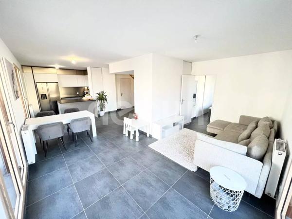 DUPLEX DERNIER ÉTAGE DE 107 M2 + 130 M2 DE TERRASSE AVEC PISCINE