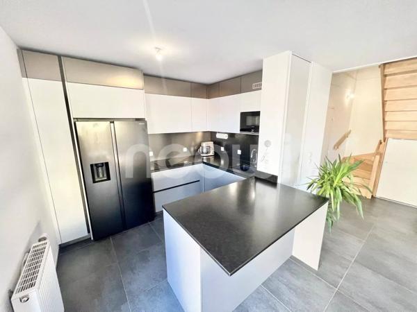 DUPLEX DERNIER ÉTAGE DE 107 M2 + 130 M2 DE TERRASSE AVEC PISCINE
