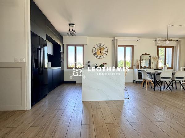 MAISON CONTEMPORAINE RÉNOVÉE AVEC PISCINE