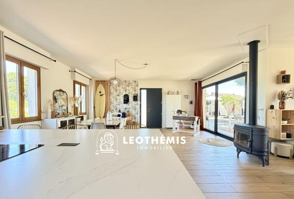 MAISON CONTEMPORAINE RÉNOVÉE AVEC PISCINE