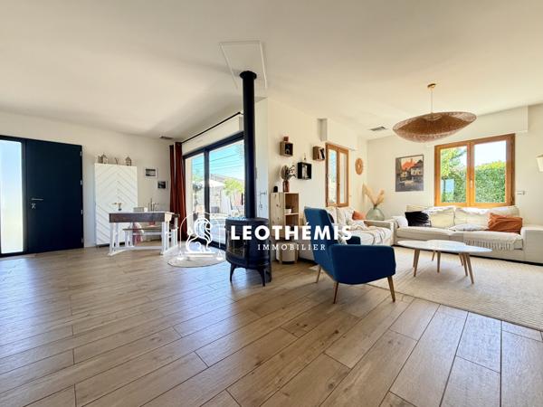 MAISON CONTEMPORAINE RÉNOVÉE AVEC PISCINE