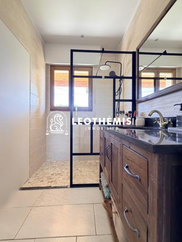 MAISON CONTEMPORAINE RÉNOVÉE AVEC PISCINE