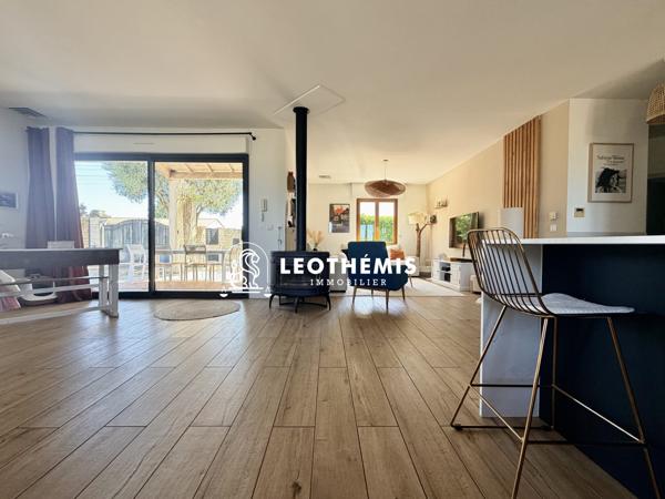 MAISON CONTEMPORAINE RÉNOVÉE AVEC PISCINE