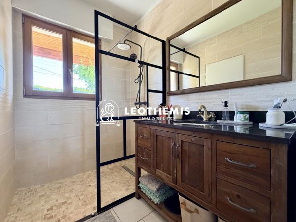 MAISON CONTEMPORAINE RÉNOVÉE AVEC PISCINE
