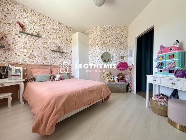 MAISON CONTEMPORAINE RÉNOVÉE AVEC PISCINE