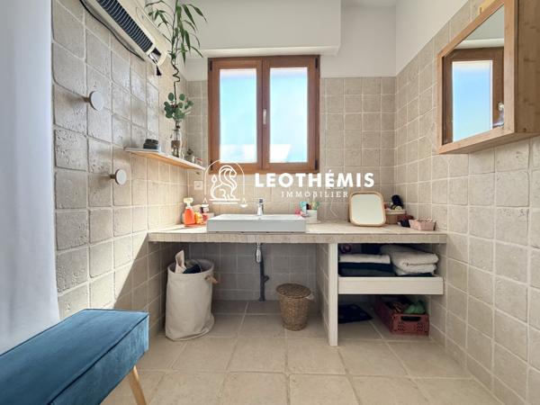 MAISON CONTEMPORAINE RÉNOVÉE AVEC PISCINE