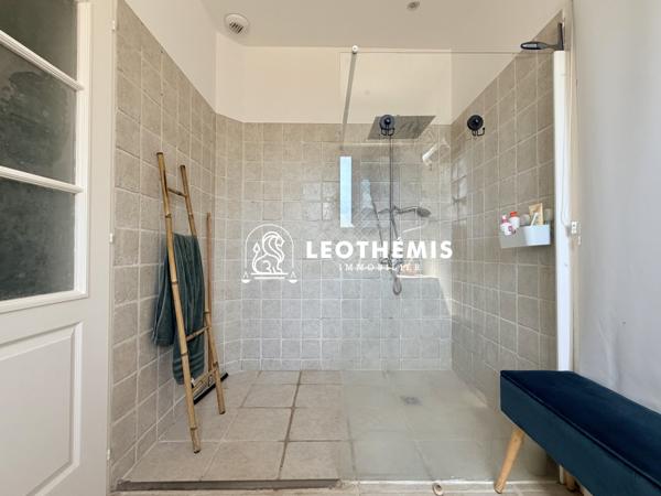 MAISON CONTEMPORAINE RÉNOVÉE AVEC PISCINE