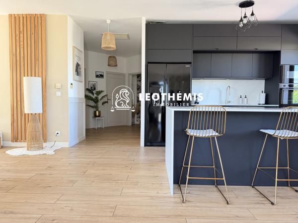 MAISON CONTEMPORAINE RÉNOVÉE AVEC PISCINE