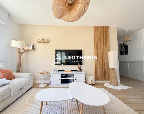 MAISON CONTEMPORAINE RÉNOVÉE AVEC PISCINE