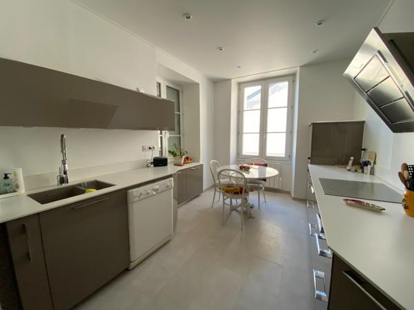 Dpt Vienne (86), à vendre CHATELLERAULT appartement bourgeois T6 de 161,64 m²