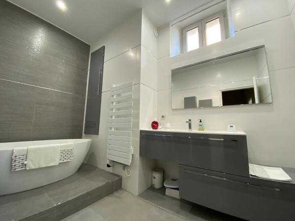 Dpt Vienne (86), à vendre CHATELLERAULT appartement bourgeois T6 de 161,64 m²