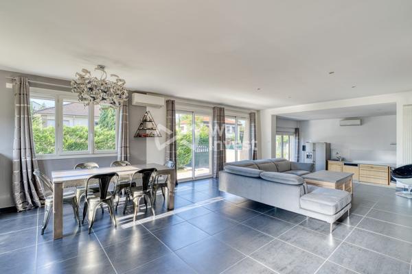 MEYZIEU - Maison familiale de 150 m² avec piscine, garage de 45 m² et climatisation.