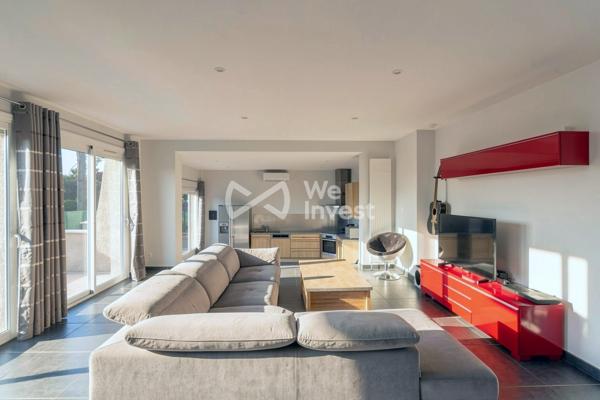 MEYZIEU - Maison familiale de 150 m² avec piscine, garage de 45 m² et climatisation.