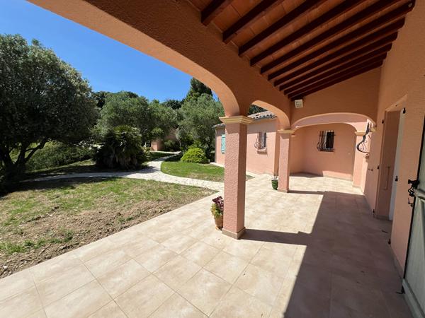 Rarissime ! Limoux maison 4 chambres sur parcelle d'environ 4000 m² avec piscine et pol hosse