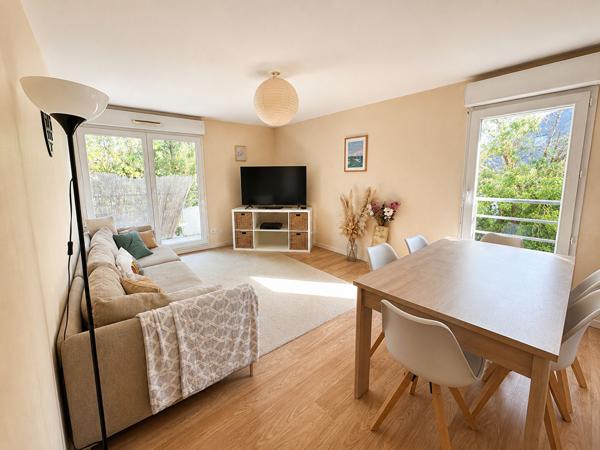 Idéal premier achat ou investissement locatif, Couëron Bourg, boulevard de l'Europe, agréable T3 avec balcon et parking