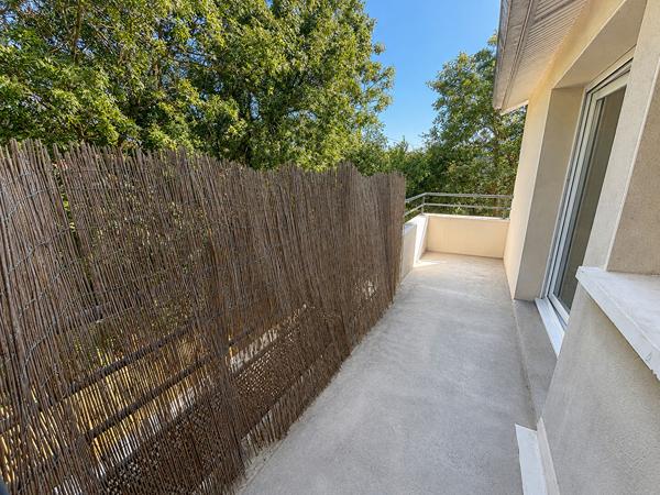 Idéal premier achat ou investissement locatif, Couëron Bourg, boulevard de l'Europe, agréable T3 avec balcon et parking