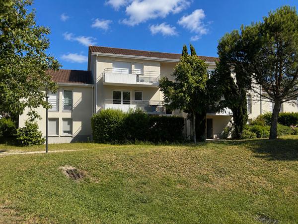 Idéal premier achat ou investissement locatif, Couëron Bourg, boulevard de l'Europe, agréable T3 avec balcon et parking