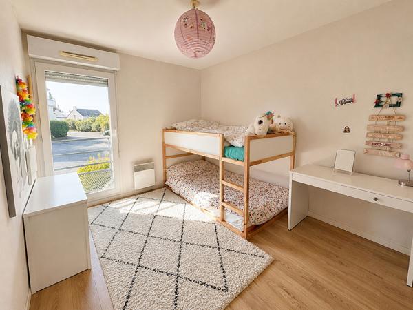 Idéal premier achat ou investissement locatif, Couëron Bourg, boulevard de l'Europe, agréable T3 avec balcon et parking