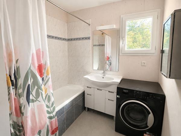 Idéal premier achat ou investissement locatif, Couëron Bourg, boulevard de l'Europe, agréable T3 avec balcon et parking