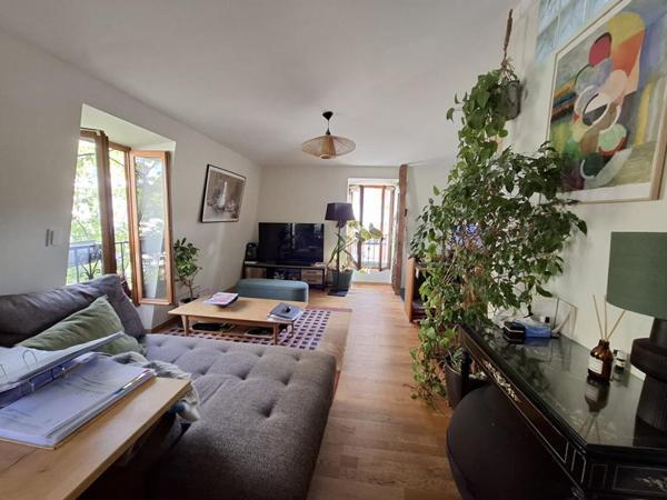 Superbe 3 pièces 48m2 cadre bucolique des Buttes Chaumont Paris