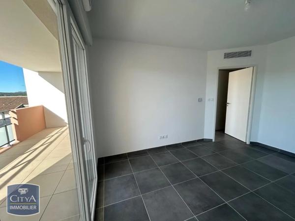 Appartement à louer 2 pièces 42.07m² Rousset (13790)