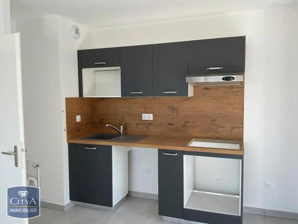 Appartement à louer 3 pièces 65.95m² Tours (37200)