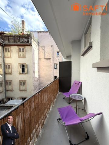 Superbe appartement de 2 pièces avec vue sur la Place d'Austerlitz disposant d'un balcon et d'une cave !