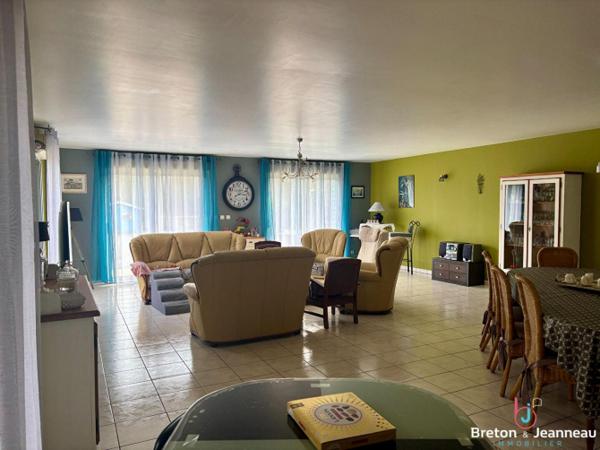 Ensemble immobilier sur environ 4 ha à Argentré