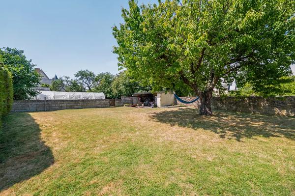 Grande maison de village sans travaux, garage et terrain